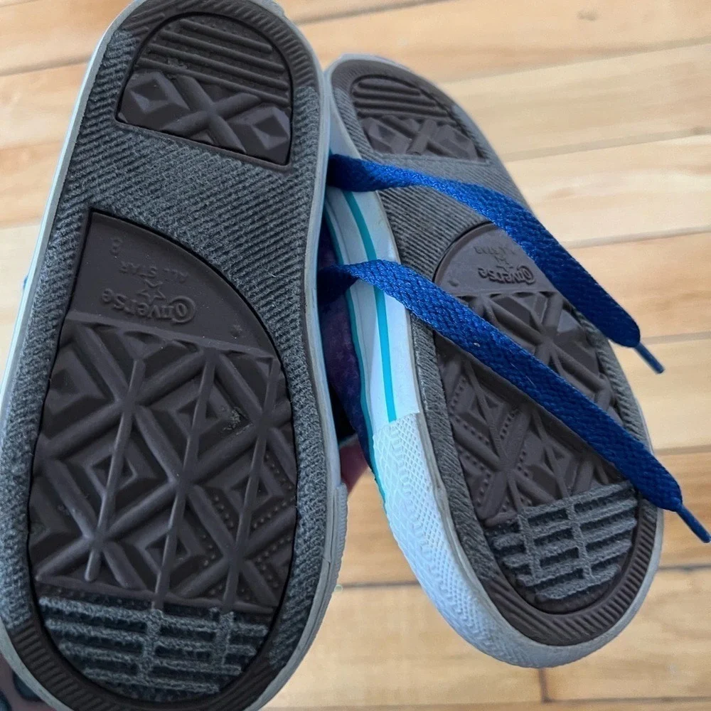 Converse purple‎ and blue youth tennis shoes
